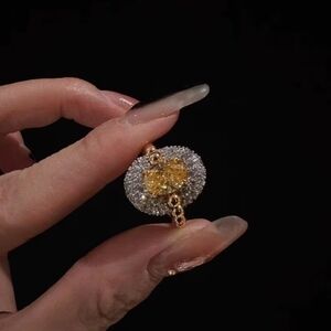 Elegant Gold Women's Ring